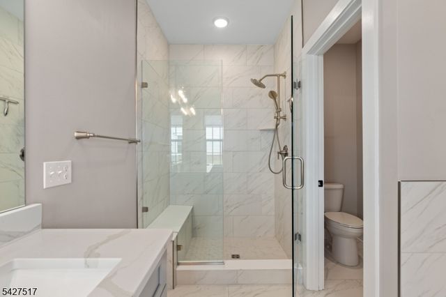 81 Arnold Dr, Wood-ridge Boro, NJ 07075