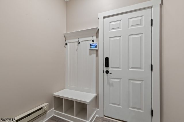 81 Arnold Dr, Wood-ridge Boro, NJ 07075