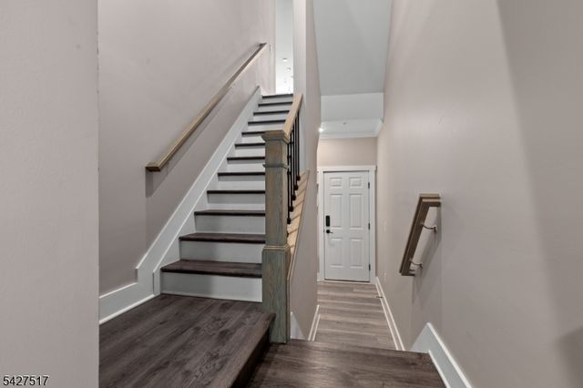 81 Arnold Dr, Wood-ridge Boro, NJ 07075
