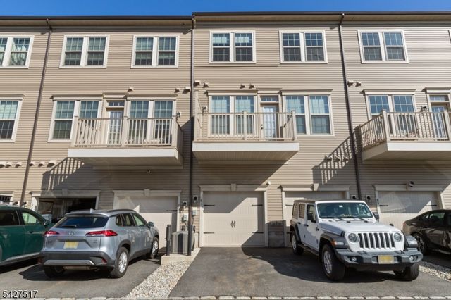 81 Arnold Dr, Wood-ridge Boro, NJ 07075