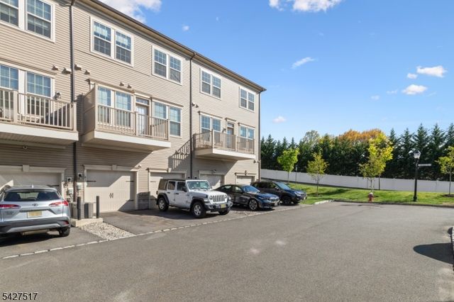 81 Arnold Dr, Wood-ridge Boro, NJ 07075