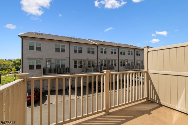 81 Arnold Dr, Wood-ridge Boro, NJ 07075