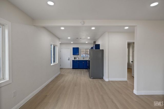 215 8th Street, Bakersfield, CA 93304