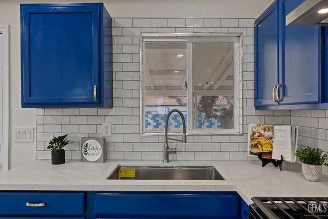 215 8th Street, Bakersfield, CA 93304