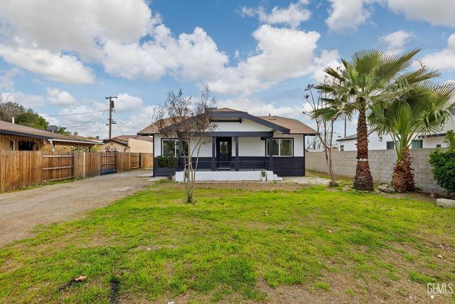 215 8th Street, Bakersfield, CA 93304