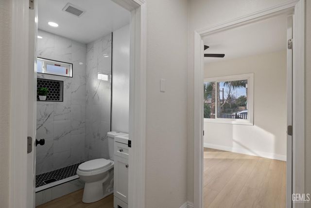 215 8th Street, Bakersfield, CA 93304