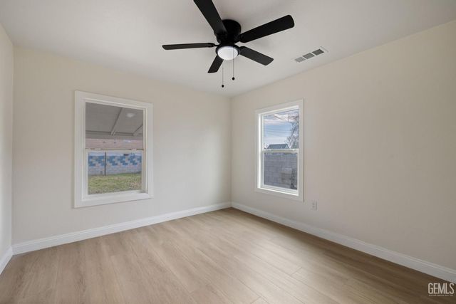 215 8th Street, Bakersfield, CA 93304