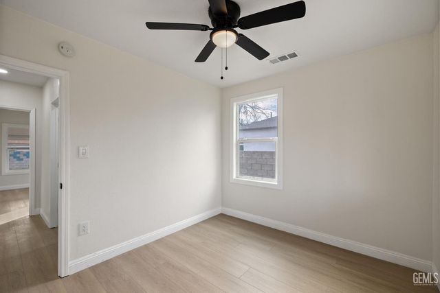 215 8th Street, Bakersfield, CA 93304