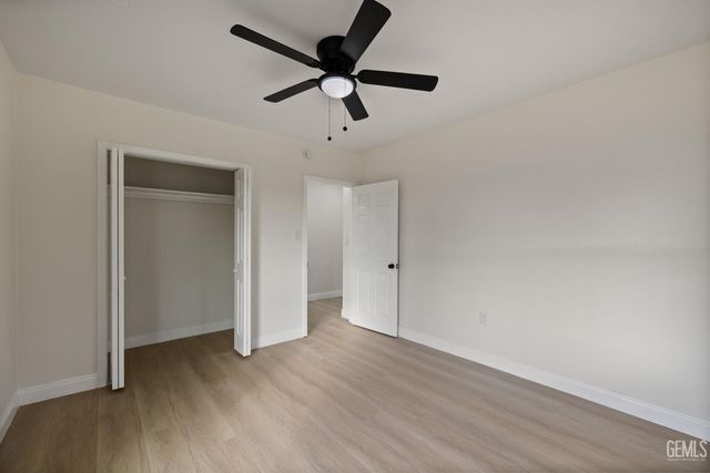 215 8th Street, Bakersfield, CA 93304