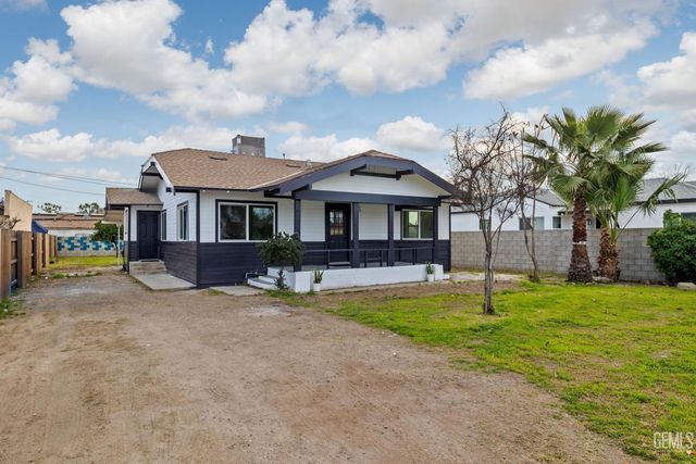 215 8th Street, Bakersfield, CA 93304