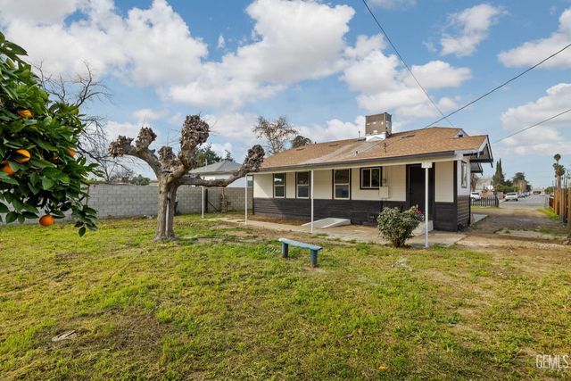215 8th Street, Bakersfield, CA 93304