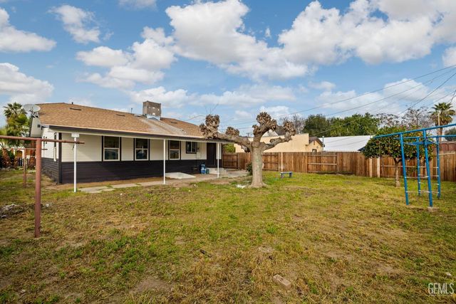 215 8th Street, Bakersfield, CA 93304