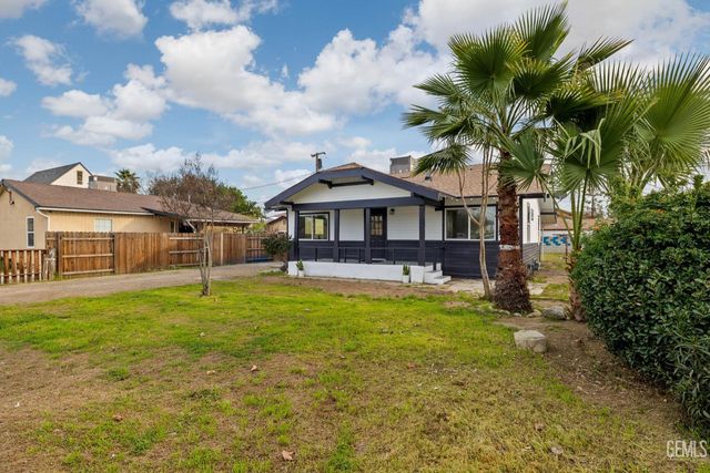 215 8th Street, Bakersfield, CA 93304