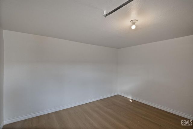 215 8th Street, Bakersfield, CA 93304