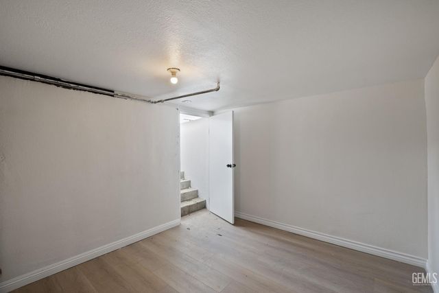 215 8th Street, Bakersfield, CA 93304