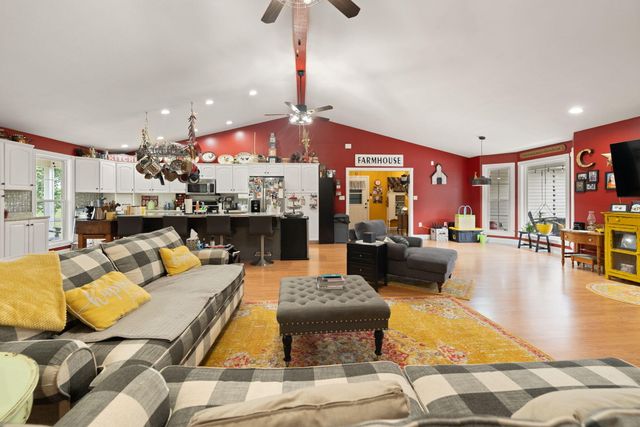 5764 E Kentucky 619, Russell Springs, KY 42642