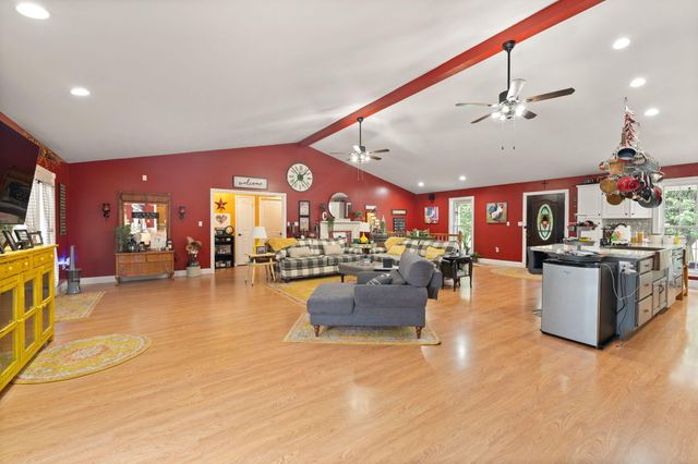 5764 E Kentucky 619, Russell Springs, KY 42642