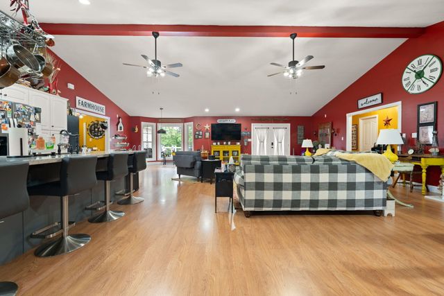 5764 E Kentucky 619, Russell Springs, KY 42642