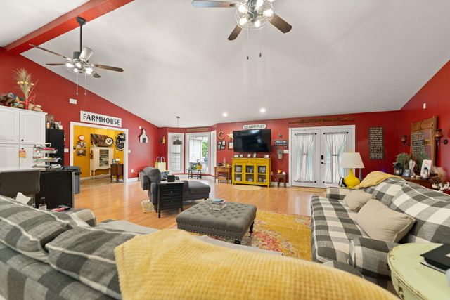 5764 E Kentucky 619, Russell Springs, KY 42642