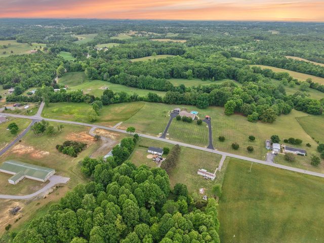 5764 E Kentucky 619, Russell Springs, KY 42642