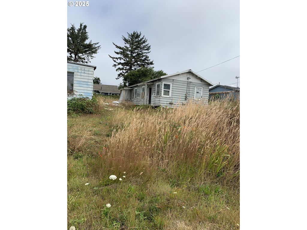 375 S MARPLE St, Coos Bay, OR 97420