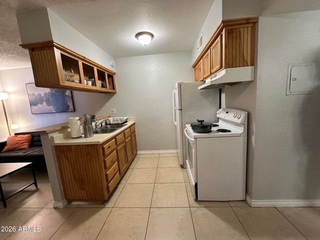 1736 E BRILL Street 206, Phoenix, AZ 85006