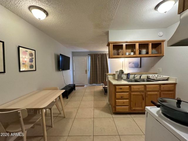 1736 E BRILL Street 206, Phoenix, AZ 85006