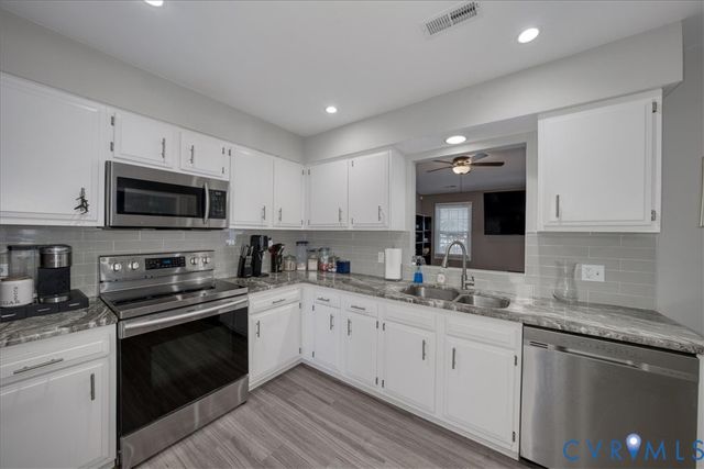 11201 Puckett Pl, Midlothian, VA 23112