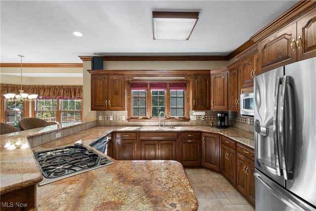 1296 Russell Drive NW, Bolivar, OH 44612