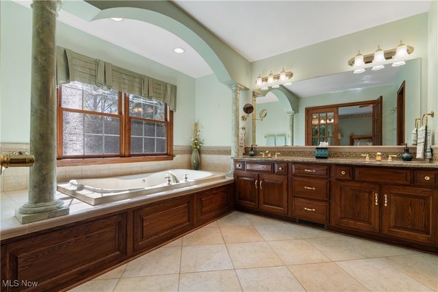 1296 Russell Drive NW, Bolivar, OH 44612