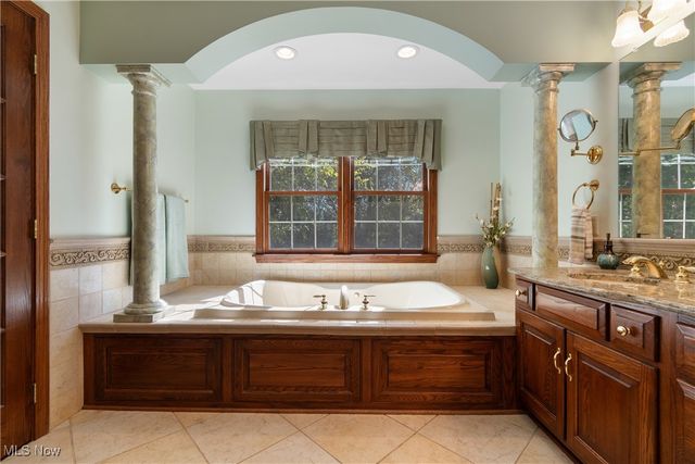 1296 Russell Drive NW, Bolivar, OH 44612