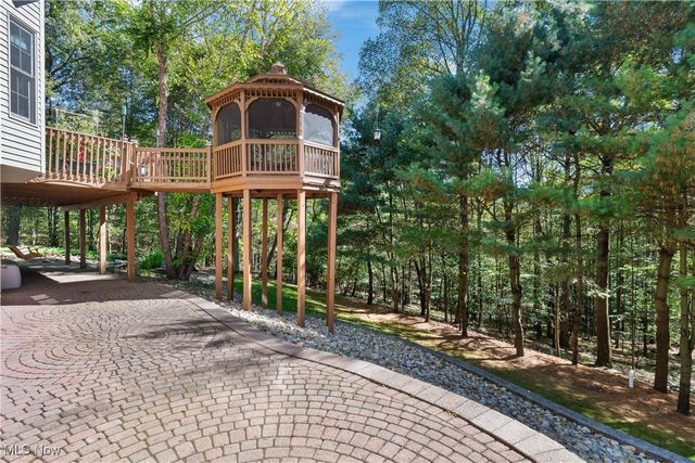 1296 Russell Drive NW, Bolivar, OH 44612