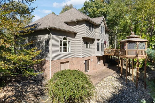 1296 Russell Drive NW, Bolivar, OH 44612