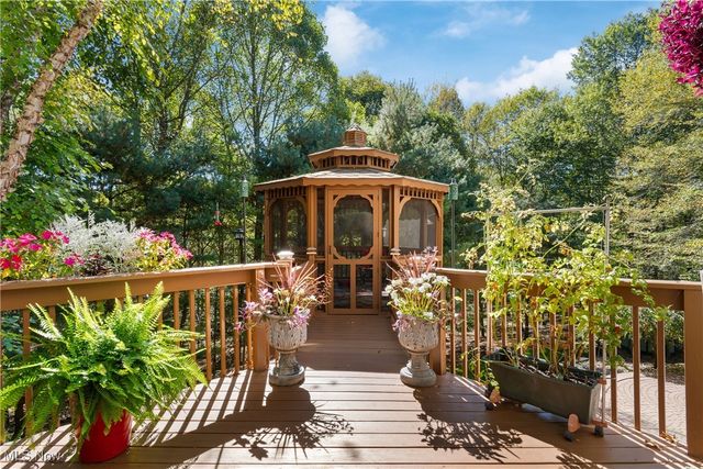 1296 Russell Drive NW, Bolivar, OH 44612