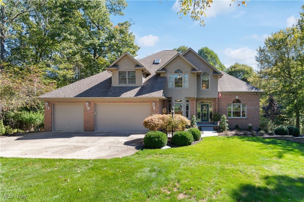 1296 Russell Drive NW, Bolivar, OH 44612