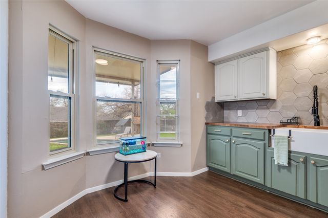 901 Rockwall Drive, Euless, TX 76039