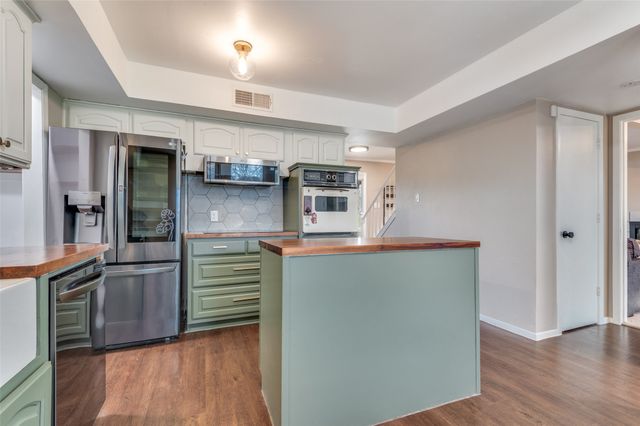 901 Rockwall Drive, Euless, TX 76039