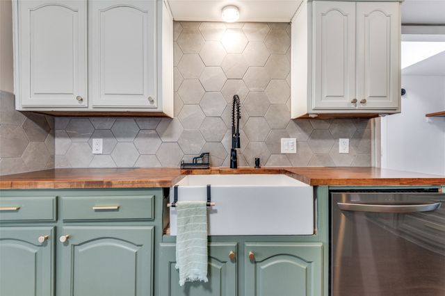 901 Rockwall Drive, Euless, TX 76039