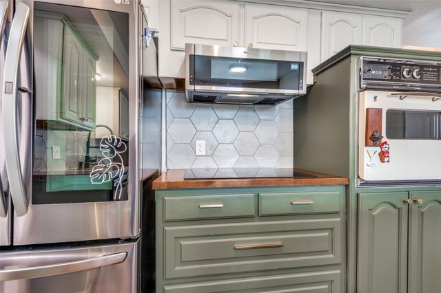 901 Rockwall Drive, Euless, TX 76039