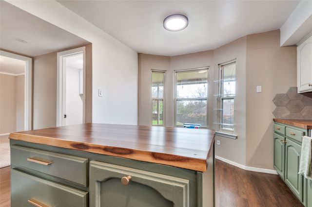 901 Rockwall Drive, Euless, TX 76039