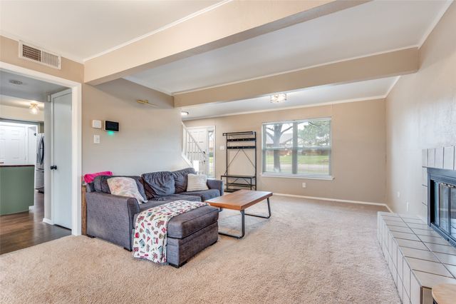 901 Rockwall Drive, Euless, TX 76039