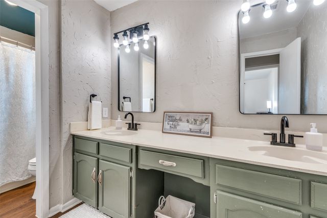 901 Rockwall Drive, Euless, TX 76039