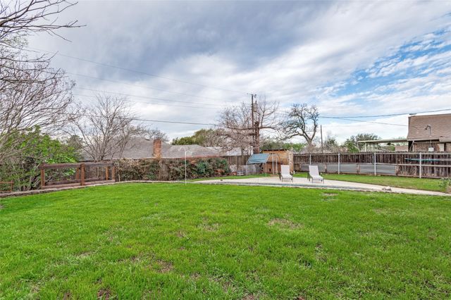 901 Rockwall Drive, Euless, TX 76039