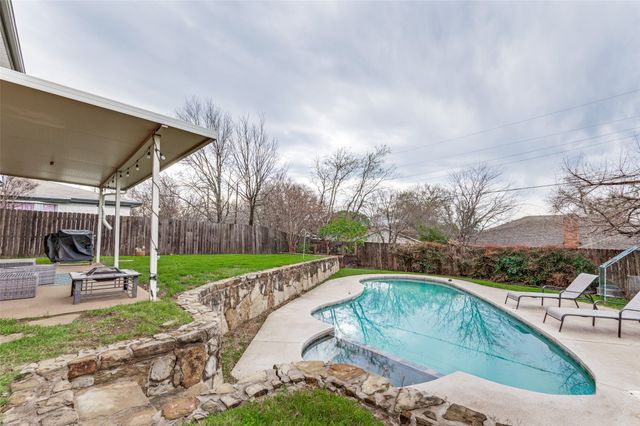 901 Rockwall Drive, Euless, TX 76039