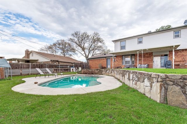 901 Rockwall Drive, Euless, TX 76039