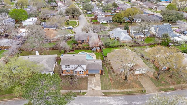 901 Rockwall Drive, Euless, TX 76039