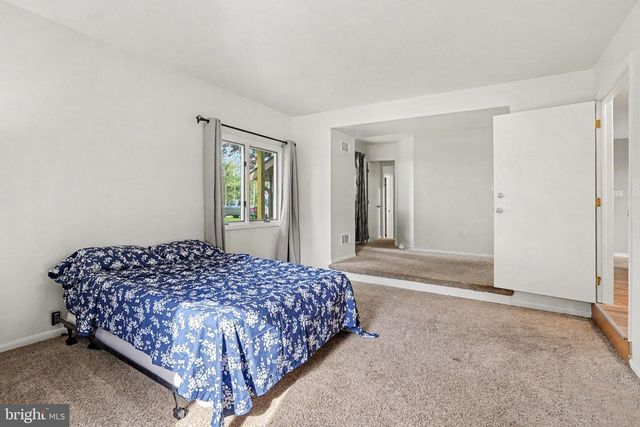 811 WELLINGTON DR, Carlisle, PA 17013