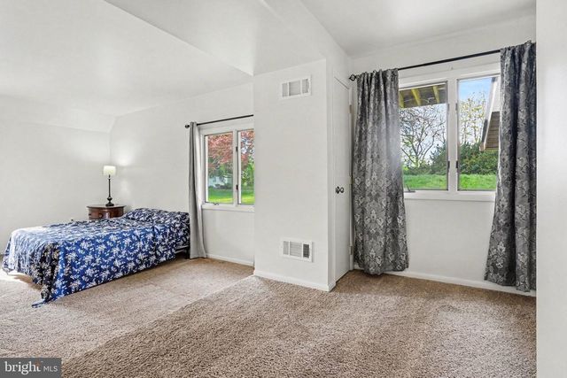 811 WELLINGTON DR, Carlisle, PA 17013