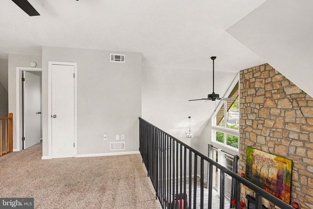 811 WELLINGTON DR, Carlisle, PA 17013
