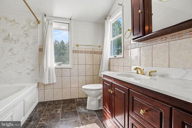 811 WELLINGTON DR, Carlisle, PA 17013